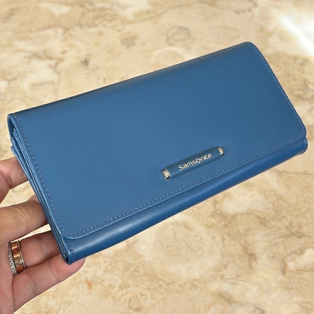 NWOT Samsonite Long Wallet Vegan Leather